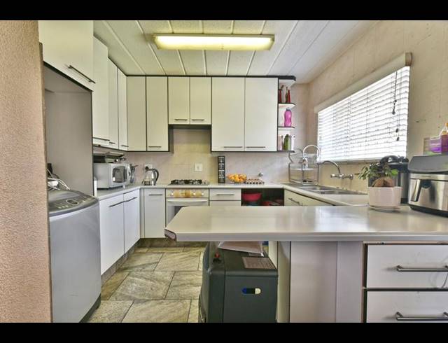 2 BEDROOM APARTMENT FOR SALE IN BASSONIA